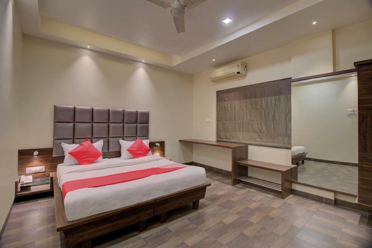 Oyo 35844 Hotel Lotus Residency Sāngli Εξωτερικό φωτογραφία
