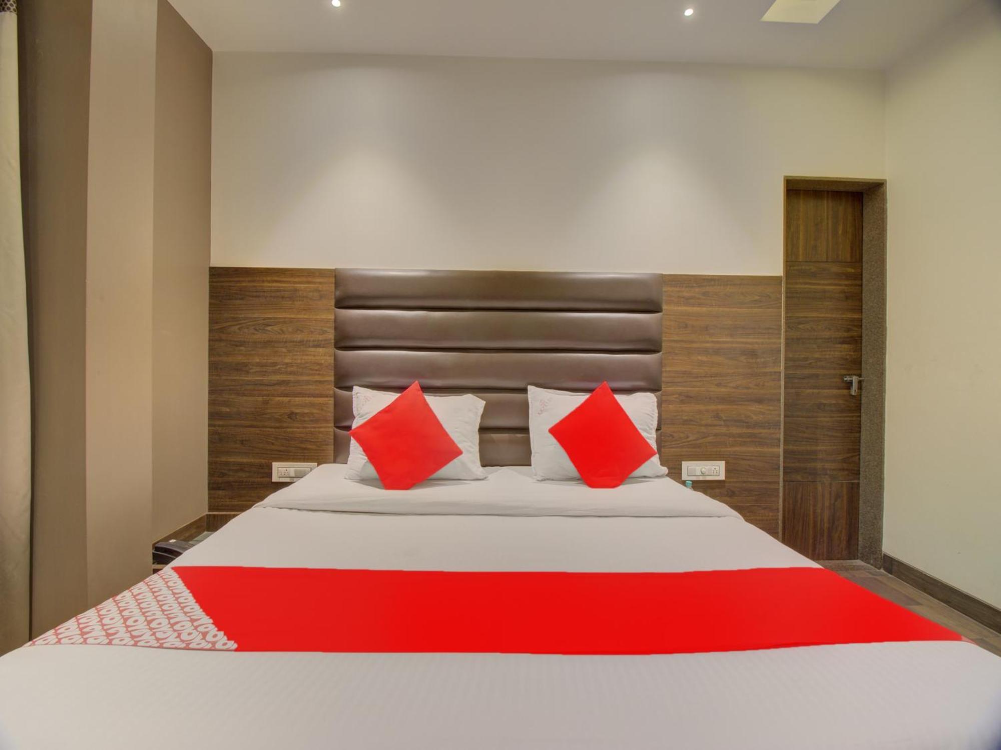 Oyo 35844 Hotel Lotus Residency Sāngli Εξωτερικό φωτογραφία